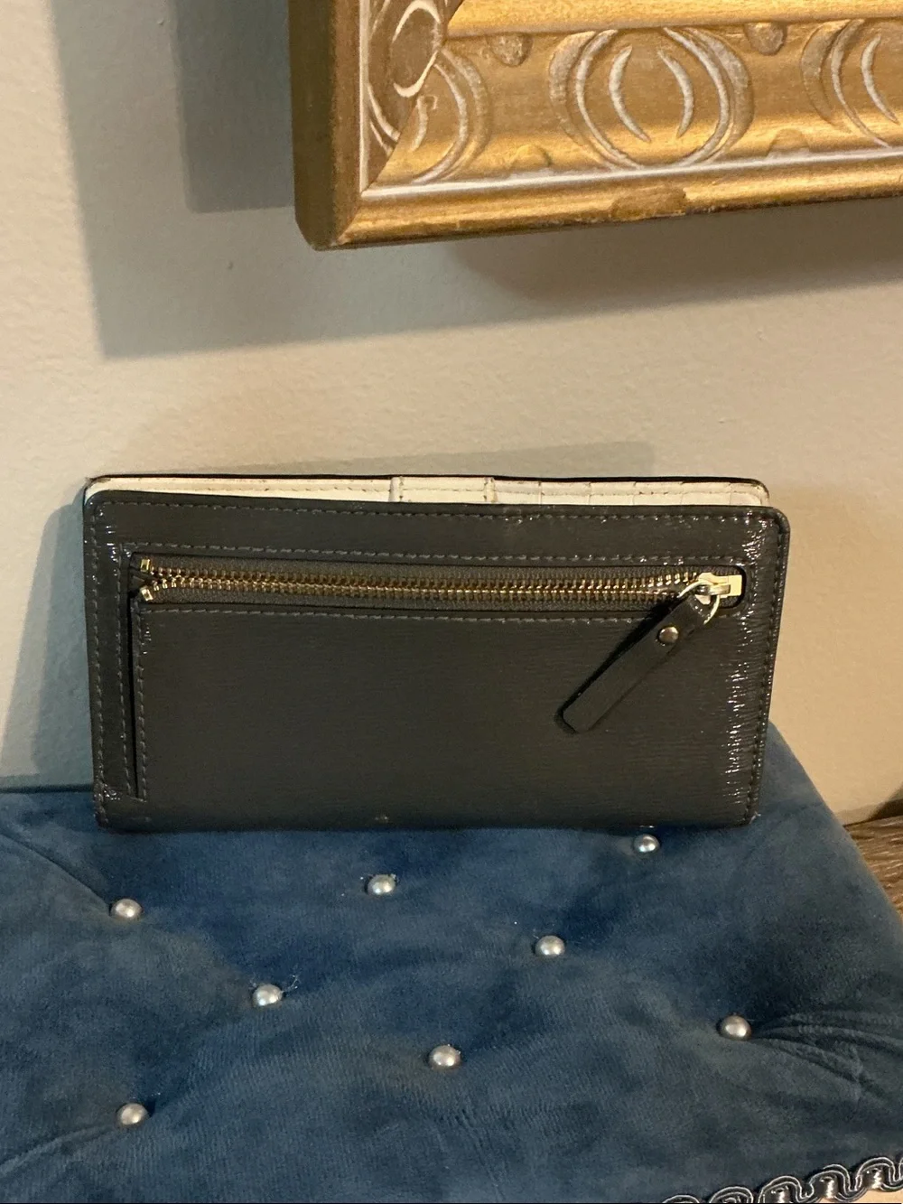 kate spade NY Beacon Court Gray Saffiano Bow Long Wallet White Interior GUC